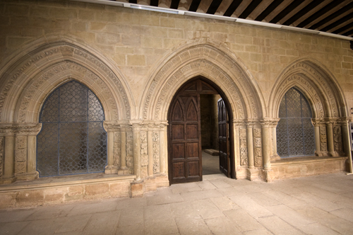 Portada de la sala capitular de Cañas